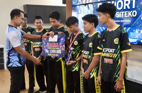 Tim MAN Kota Tegal Juara 1 E-Sport, Boyong Piala Kapolres Tegal Kota