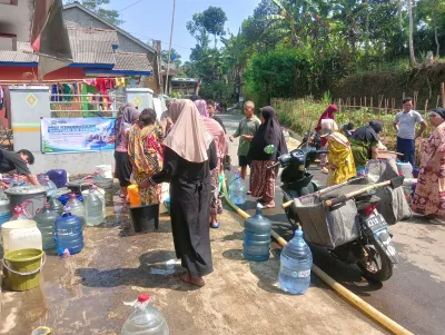 Kekeringan di Kabupaten Tegal Meluas, IBN University Salurkan Air Bersih