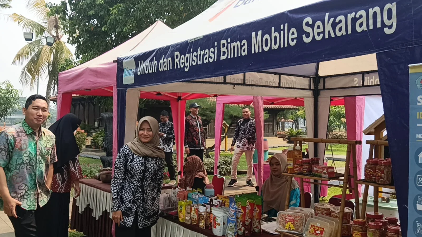 Telur Asin Brebes Tarik Perhatian Pengunjung TMII
