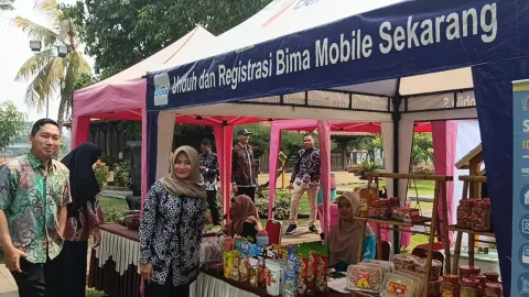 Telur Asin Brebes Tarik Perhatian Pengunjung TMII