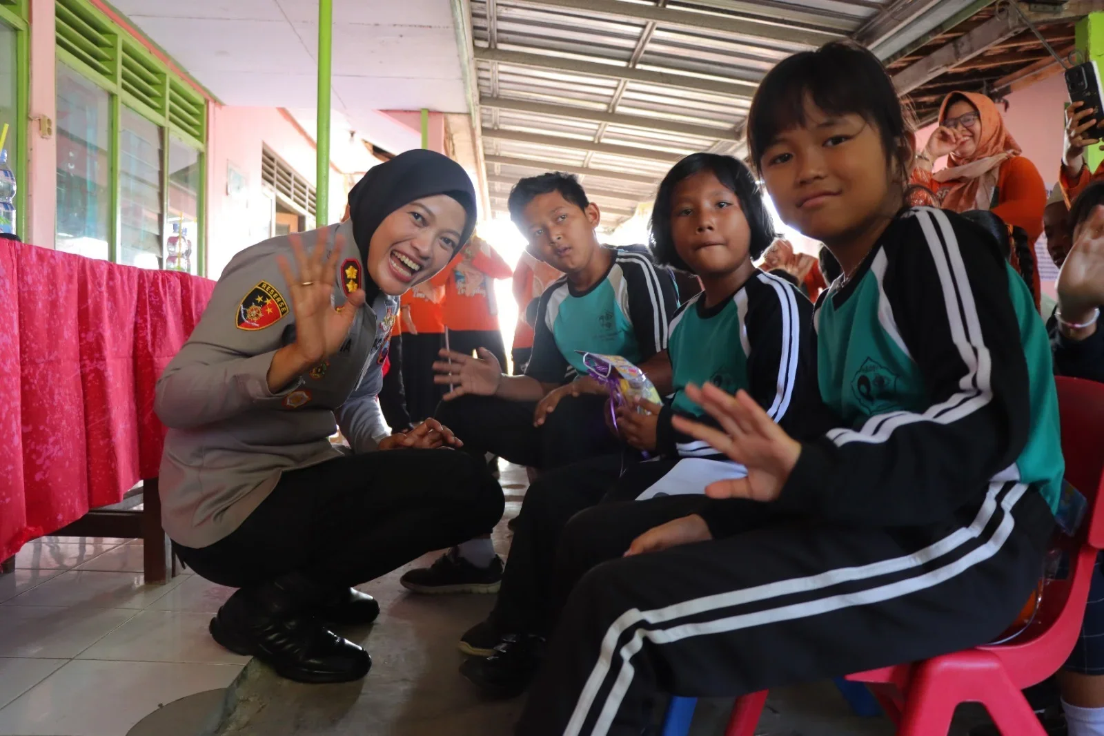 Kapolres kendal  menyapa siswa SLB Swadaya Kaliwungu Kendal. dokumen