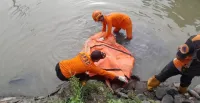 Teriakan Anak Sekolah Ungkap Penemuan Lansia Mengapung di Sungai Kendal