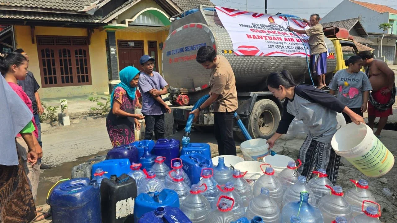 Tiga Bulan Kekeringan di Karangmalang, Gerindra Kabupaten Tegal Salurkan 4 Tangki Air Bersih