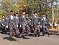 Ribuan Santri Padati Lapangan Pemkab Tegal, Bupati Ischak Ajak Jaga Tradisi dan Kuasai Teknologi