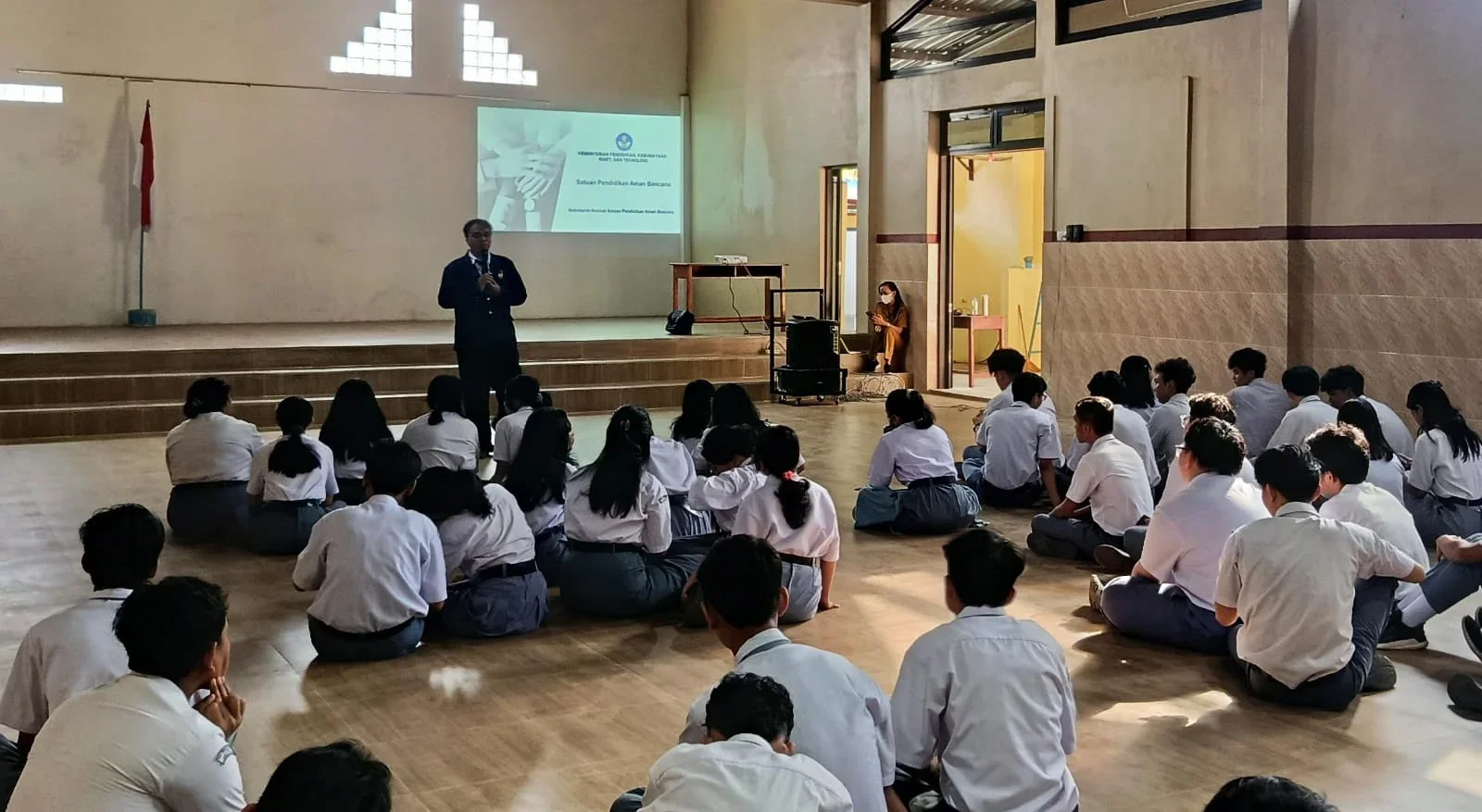 Mahasiswa UPGRIS Laksanakan Program Satuan Pendidikan Aman Bencana
