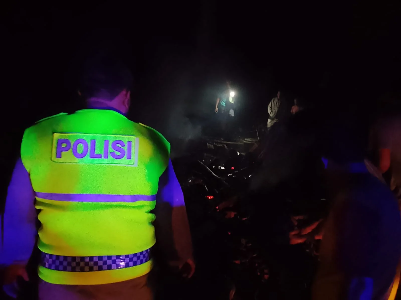 Diduga Korsleting Kulkas, Warung Kopi di Lahan Perhutani Mesoyi Talun Pekalongan Ludes Terbakar