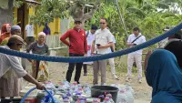 Kekeringan di Kertasari Tegal Makin Parah, Kader Gerindra Salurkan 4 Tangki Air Bersih