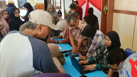 Aktivasi IKD Diserbu Warga, Kelurahan Panggung Tambah Hari Pelayanan