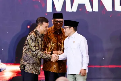 Kemiskinan Jateng Turun, Ahmad Luthfi Raih Penghargaan Mandaya Award 2026