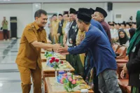 Jelang Hari Santri 2026, Ahmad Luthfi Salurkan Beasiswa 424 Mahasantri dan 58 Santri Penggerak
