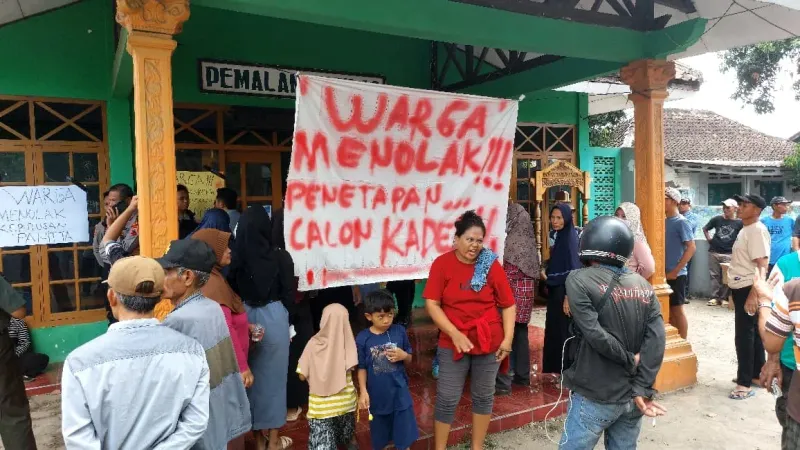 Pilkades Taman Pemalang Kisruh, Massa Pendukung Masih Tunggu Klarifikasi Panitia