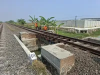 Tiga Titik Jalur Kereta di Kendal Jadi Perhatian KAI Jelang Musim Hujan