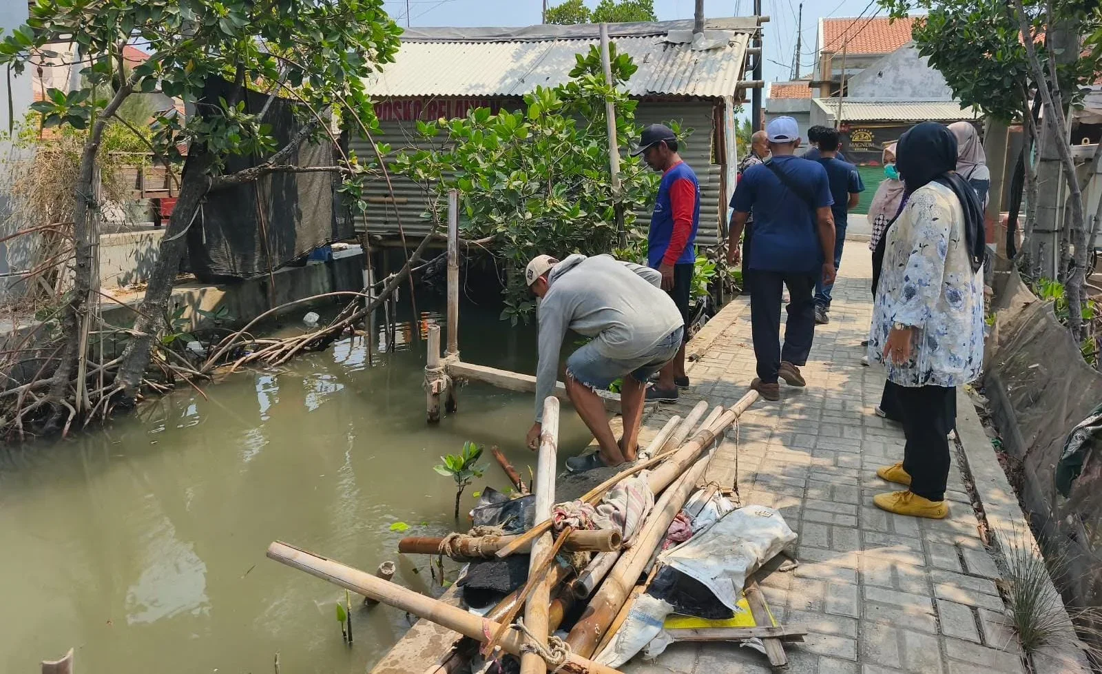 Jamban Sungai di Muarareja Dibongkar, Warga Miskin Akan Didata untuk Bantuan Sanitasi