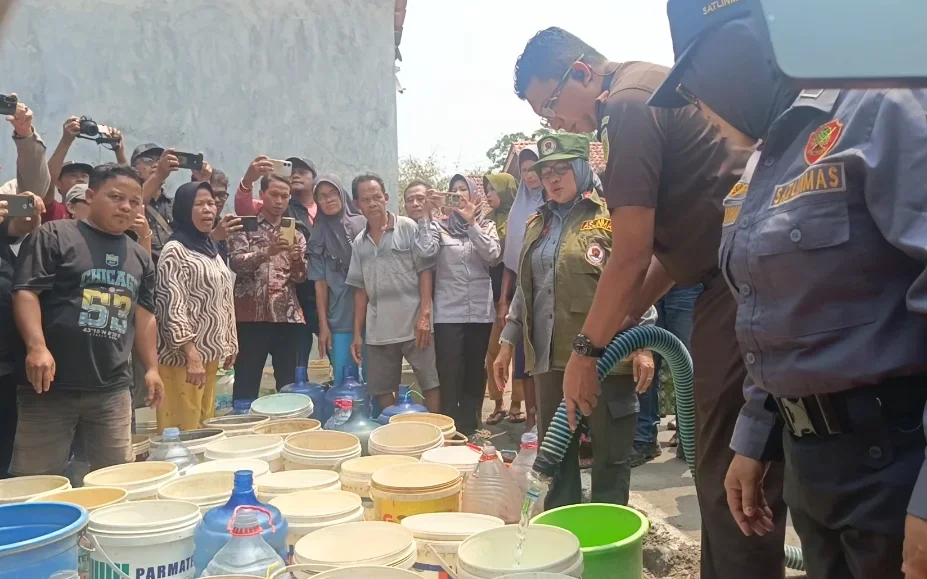 Kejari dan Aslinmas Brebes Salurkan 50.000 Liter Air Bersih untuk Warga Taraban