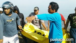 Mayat Tertelungkup Ditemukan Di Bibir Pantai