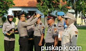 UTOMO, S.H. Terima Pangkat Pengabdian Menjadi Kompol