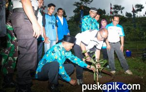 Tanam Pohon Aren Tandai Penutupan Festival Destika 2017