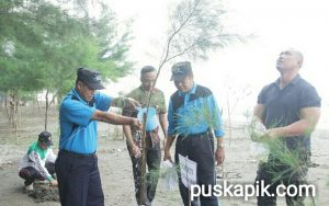 Bupati Pemalang Tanam Cemara Laut Dan Tebar Benih Ikan Bandeng