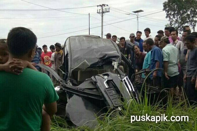 KA Agro Bromo Muria VS Avanza Pengemudi Mobil Alami Patah 