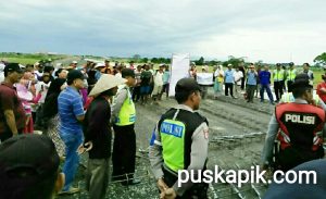 Aksi Turun Ke Jalur Tol, Warga Desa Pedurungan Tuntut Akses Jalan Pertanian