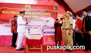 Kades Karangtalok Lantik Dua Perangkat Desa Baru