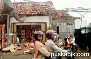 Puting Beliung Porak Porandakan Rumah Warga