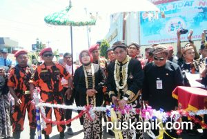 Kereta Kencana Kyai Seta Mraman Iringi Kirab Hari Jadi