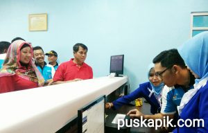 Resmikan Kantor Pelayanan IKK Taman, Bupati Cek Langsung Pelayanan PDAM