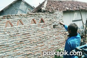 14 Rumah Korban Puting Beliung, Pemdes Samong Siapkan Posko Dan Dapur Umum