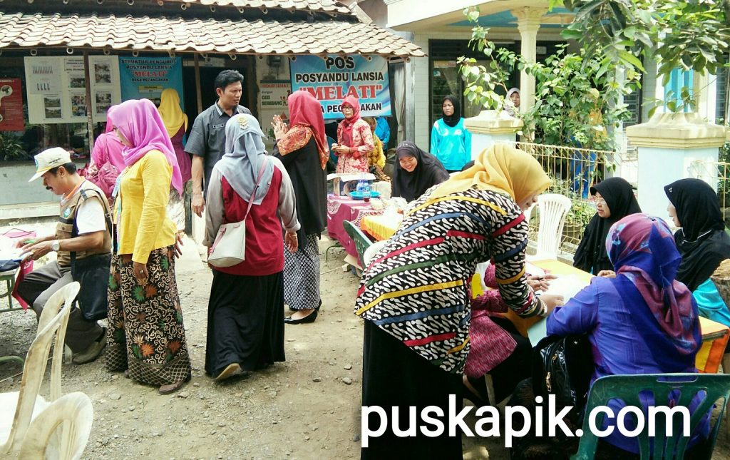 Tim Penilai Periksa Pelaksanaan Dan Administrasi Posyandu Lansia Desa Pecangakan