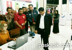 Bupati Pemalang Coba Langsung e-voting