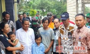 Pemerintah Serahkan Bantuan Korban Puting Beliung