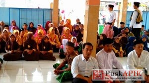 Kaum Mustahik dan Anak Kurang Mampu Terima Zakat UPZ Kemenag Pemalang