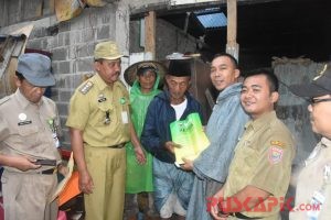 Korban Longsor Batang, Terima Bantuan