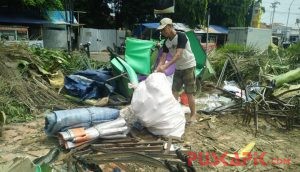 Penebangan Pohon Rusakkan Gerobak PKL Taman Poci, Pemkot Tegal Dituntut Tanggung Jawab