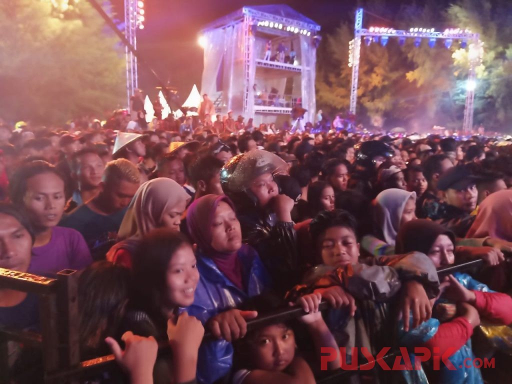 Sempat Diguyur Hujan, Konser MNC di Pantai Widuri Tetap Meriah