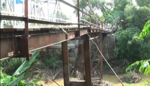 Jembatan Penghubung Desa Nawangsari-Sumberagung Kendal Ambles Diguyur Hujan