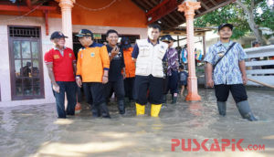 Bupati Junaedi Jenguk Korban Banjir Sidomulyo