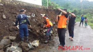 Hujan Deras Sebabkan Tanah Longsor di Tiga Desa