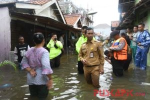 Bupati Batang Tinjau 8 Titik Banjir di Wilayahnya