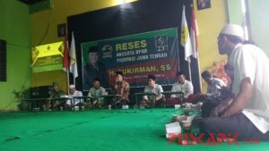 Iskandar Mulai Blusukan ke Pesantren