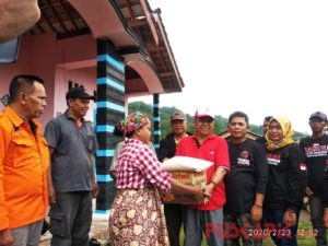 Baguna PDIP Bantu Korban Banjir di Pemalang