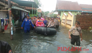 Polda Jateng Beri Bantuan untuk Korban Banjir Kota Pekalongan