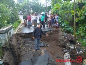 Diterjang Longsor, Jembatan di Pemalang Ambruk