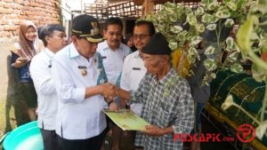 Walikota Pekalongan Serahkan Bantuan Korban Banjir Meninggal Dunia