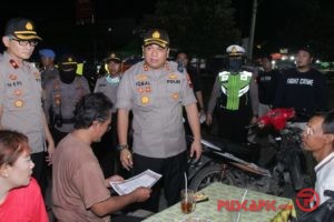 Kapolres Tegal Datangi Kerumunan, Sosialisasikan Maklumat Kapolri