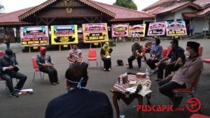 Berjibaku Lawan Corona, Bupati Banyumas Kebanjiran Karangan Bunga