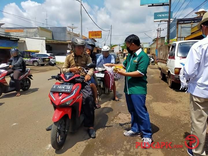 Fraksi PKB DPRD Kabupaten Pekalongan Bagi Masker