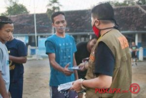 Lihat, Bupati Junaedi Blusukan Sidak Posko Covid-19 di Desa