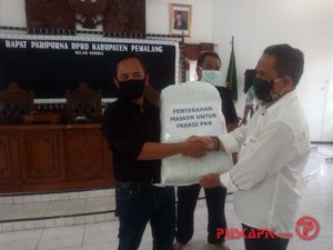 DPRD Pemalang Bagikan Ribuan Masker